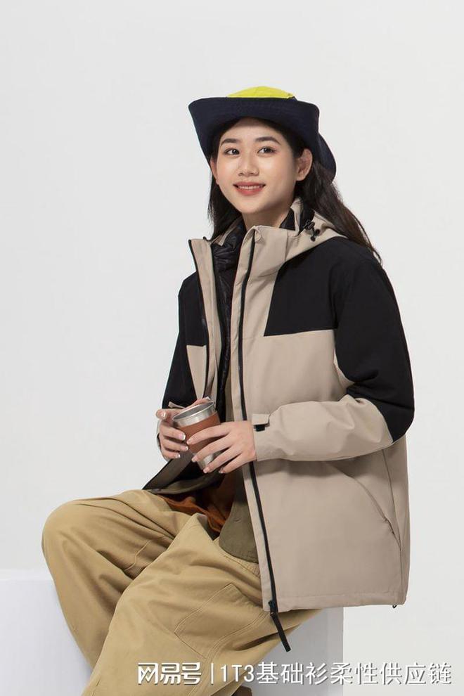 三合一冲锋衣打造全能御寒装备AG真人平台app秋冬必备：